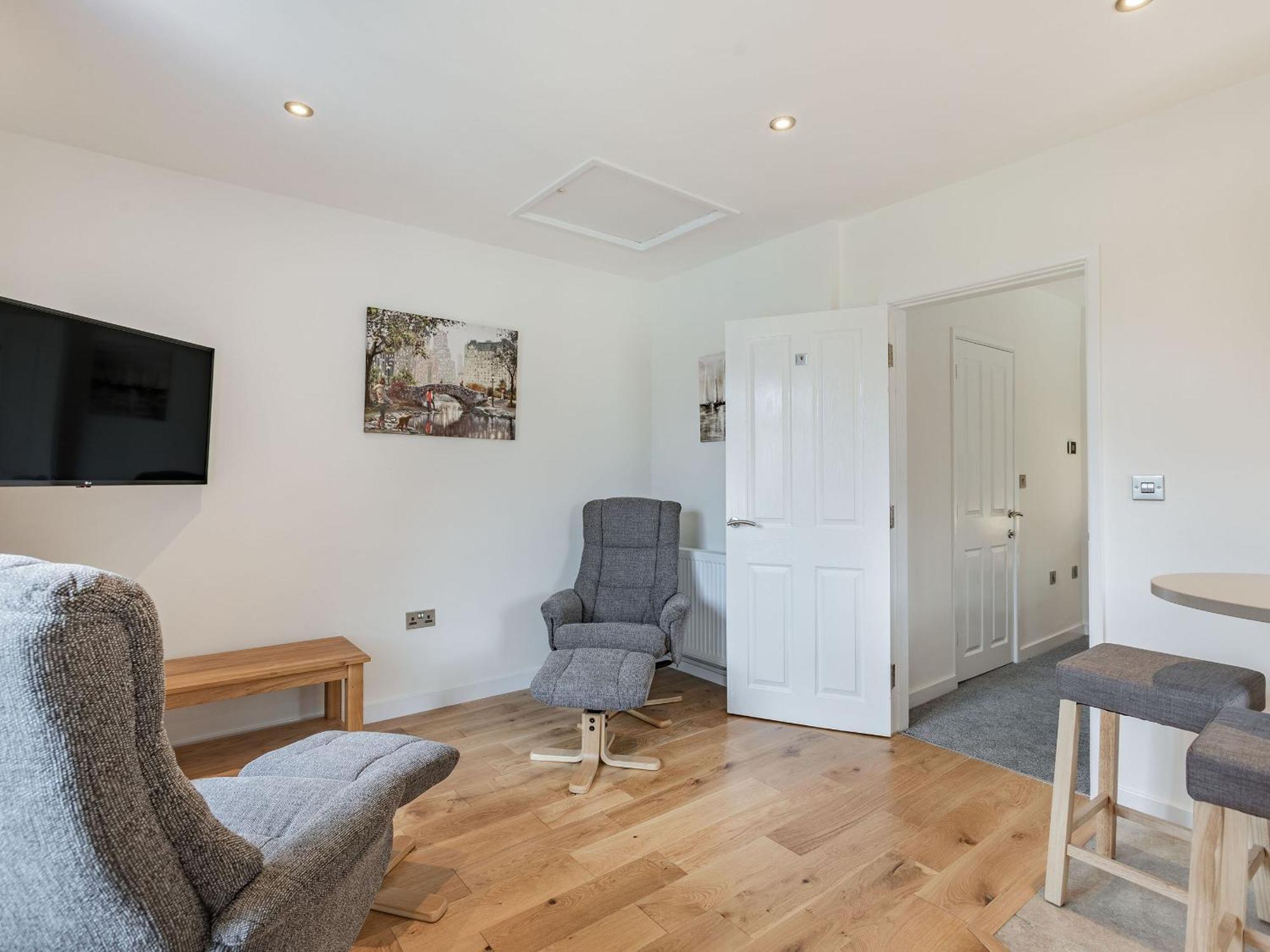 - Uk34126 Holiday home Tewkesbury