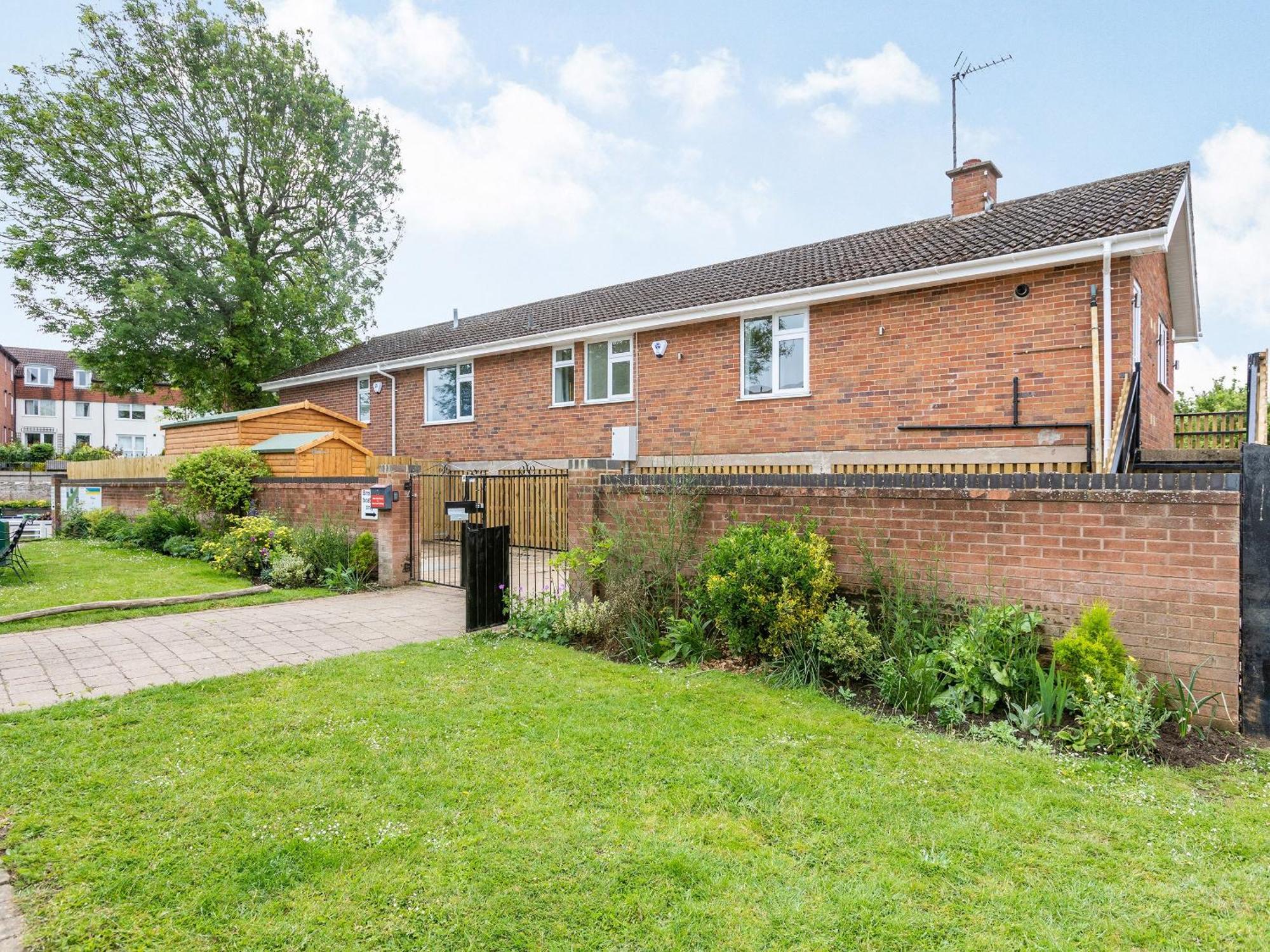 - Uk34126 Holiday home